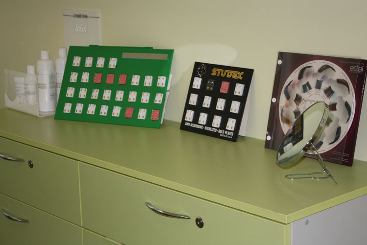 Прокалывание мочек ушей