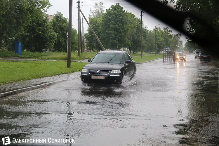 сильный дождь в Солигорске