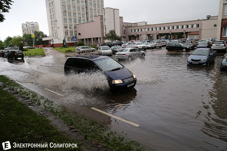 сильный дождь в Солигорске