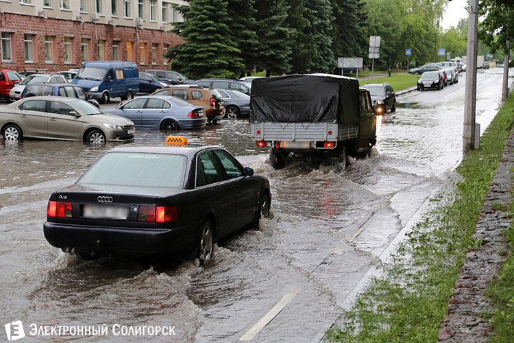сильный дождь в Солигорске