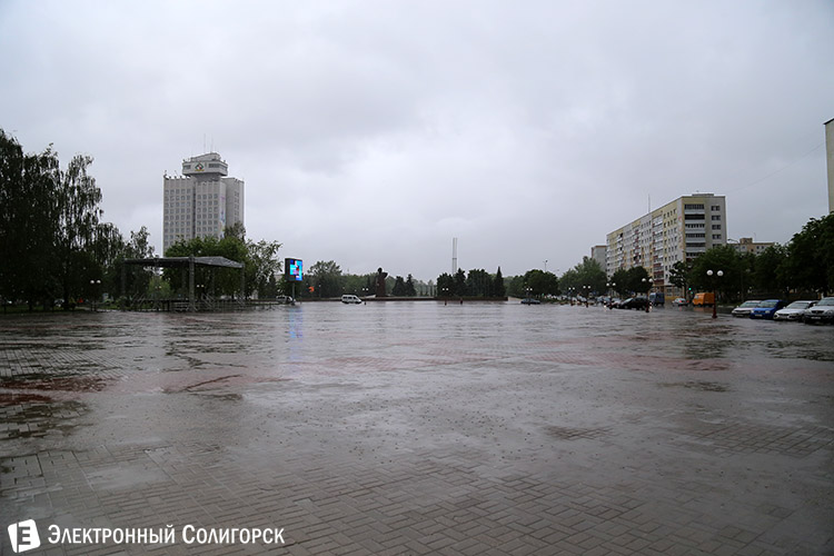 сильный дождь в Солигорске