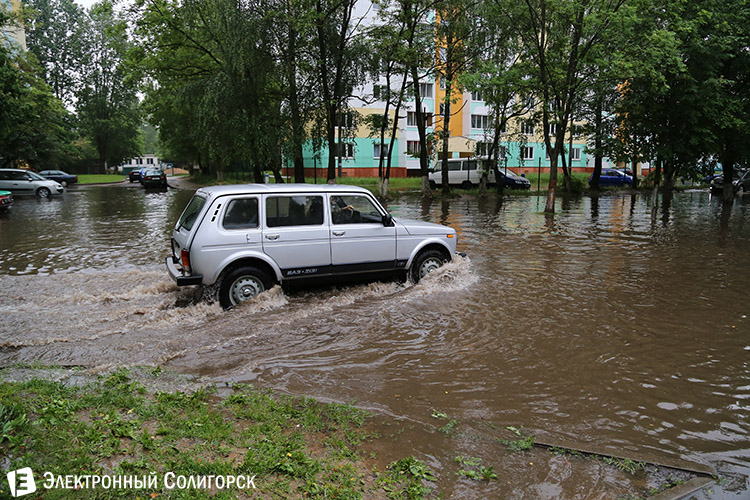 сильный дождь в Солигорске