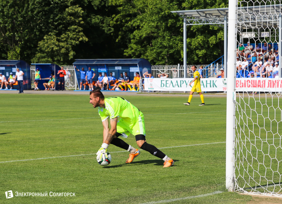 Футбольный матч Слуцк - Батэ