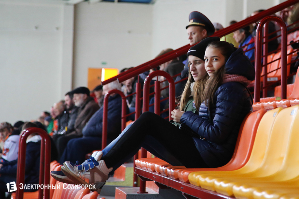 болельщики ХК Шахтер