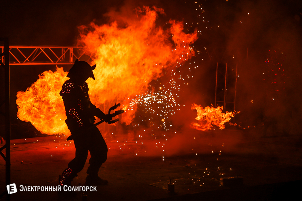 шоу огня в Солигорске