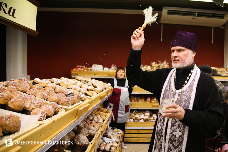 освящение пасхальных куличей магазин Радуга