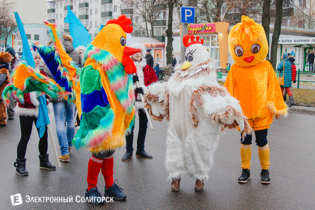Парад Дедов Морозов Солигорск