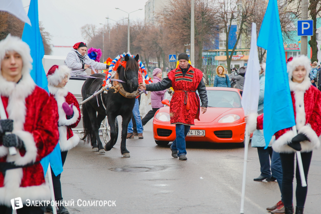 Парад Дедов Морозов Солигорск