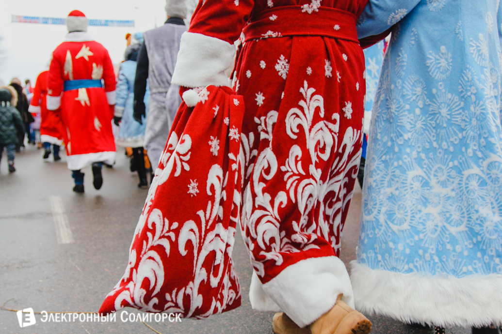 Парад Дедов Морозов Солигорск