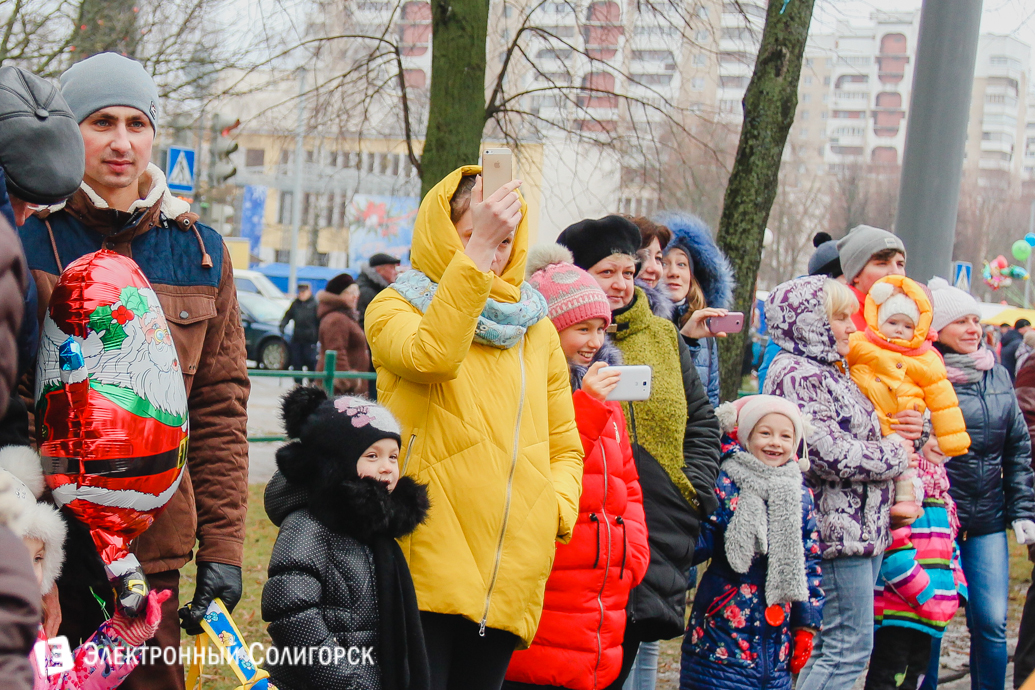 Парад Дедов Морозов Солигорск