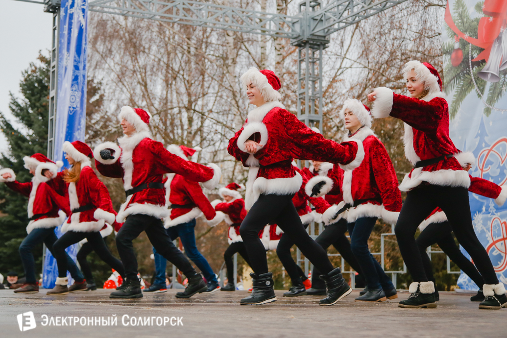 Парад Дедов Морозов Солигорск