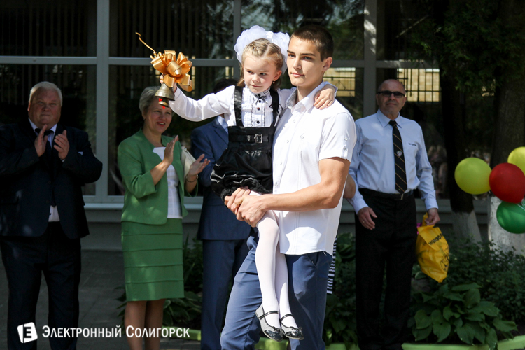 Министр образования Михаил Журавков в СШ №3 Солигорска