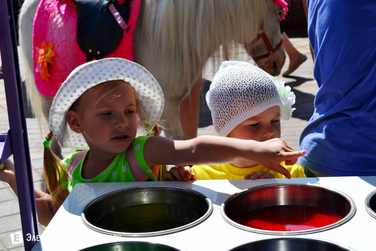 сувенир рука из воска