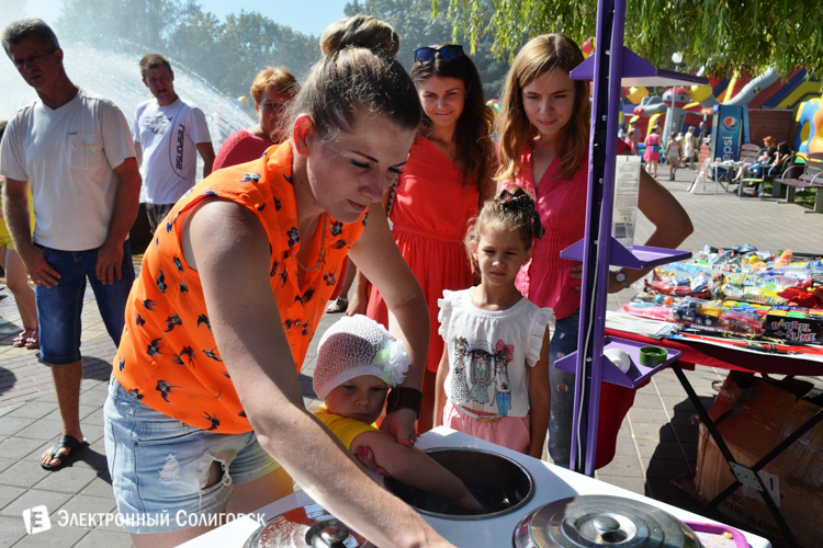 сувенир рука из воска