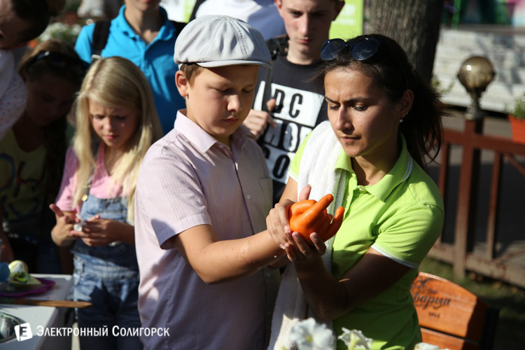 сувенир восковая рука солигорск