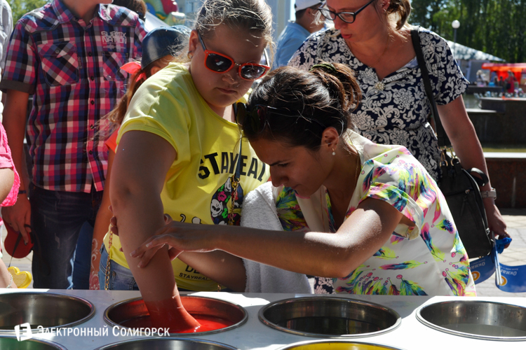 сувенир рука из воска