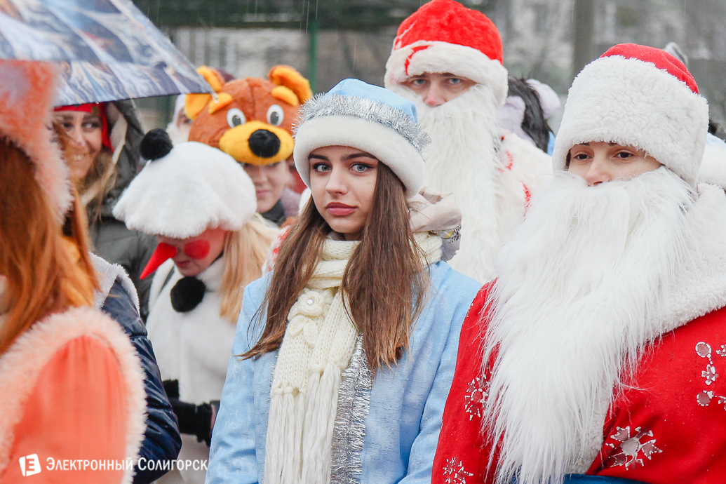 парад Дедов Морозов Солигорск