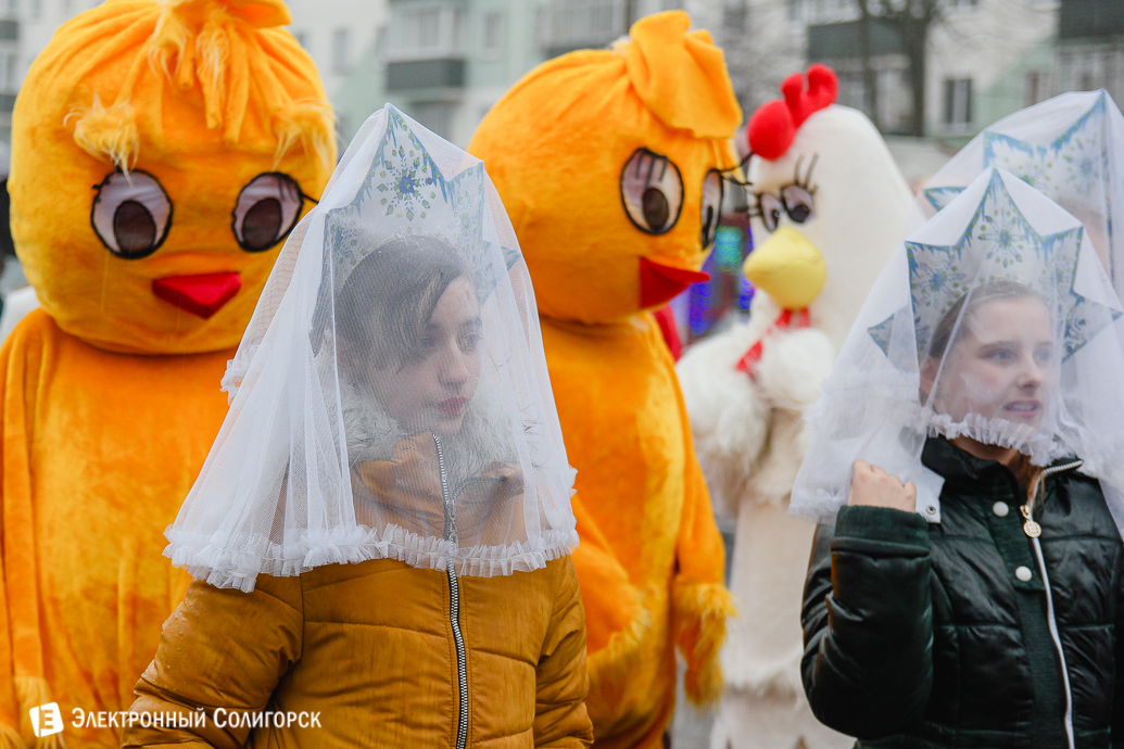 парад Дедов Морозов Солигорск
