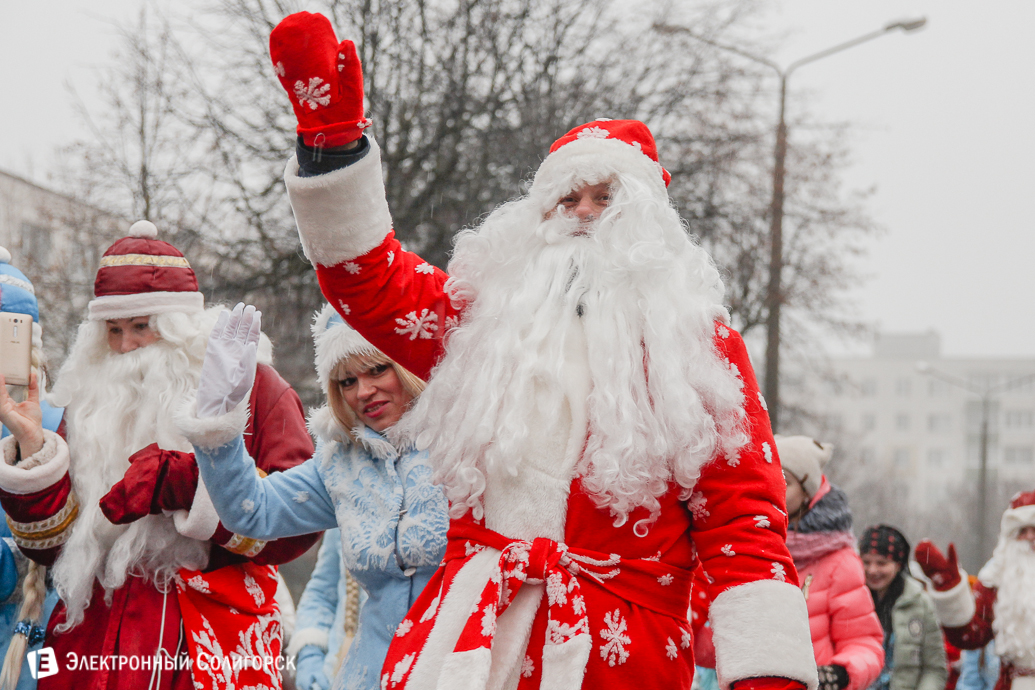 парад Дедов Морозов Солигорск