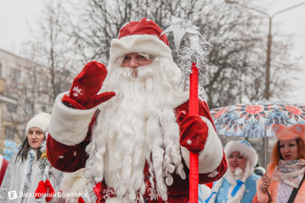 парад Дедов Морозов Солигорск