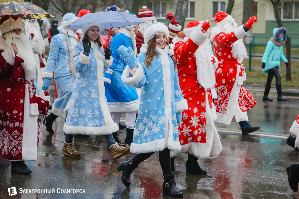 парад Дедов Морозов Солигорск