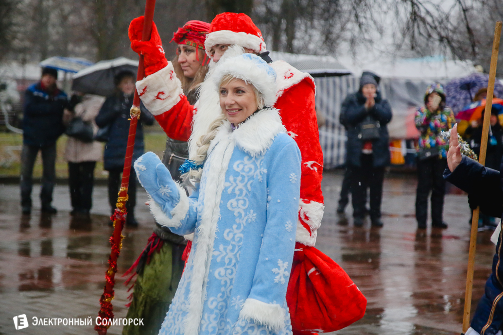 парад Дедов Морозов Солигорск