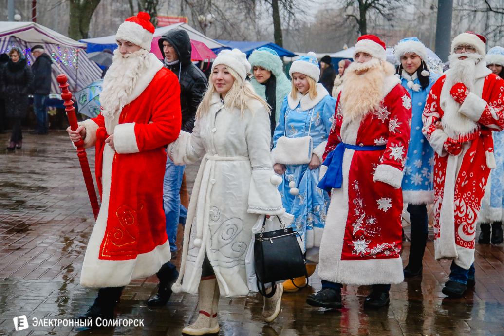 парад Дедов Морозов Солигорск