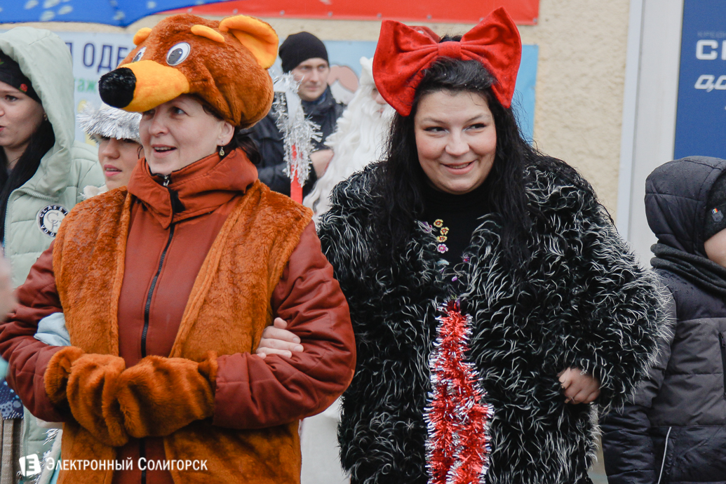 парад Дедов Морозов Солигорск
