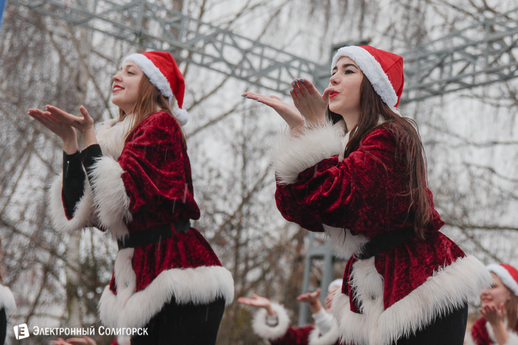 парад Дедов Морозов Солигорск