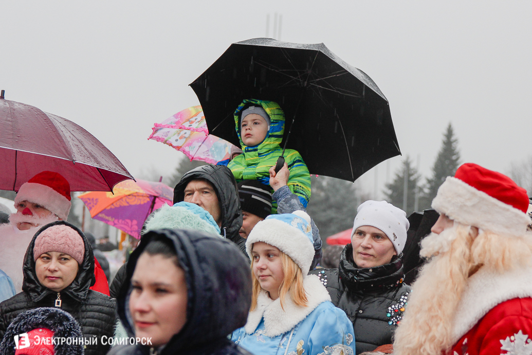 парад Дедов Морозов Солигорск