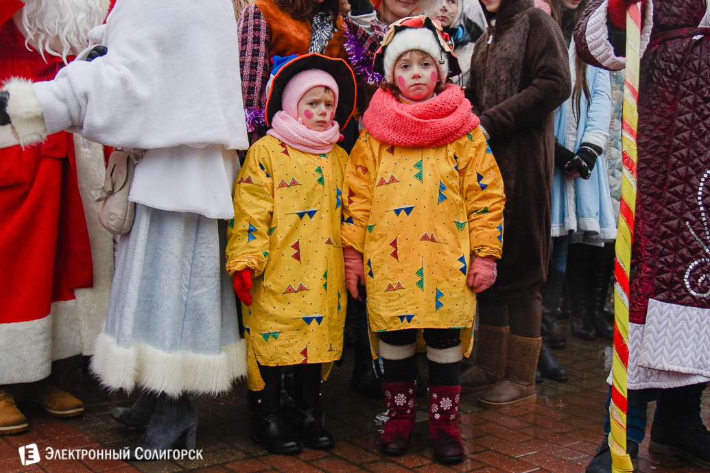 парад Дедов Морозов Солигорск