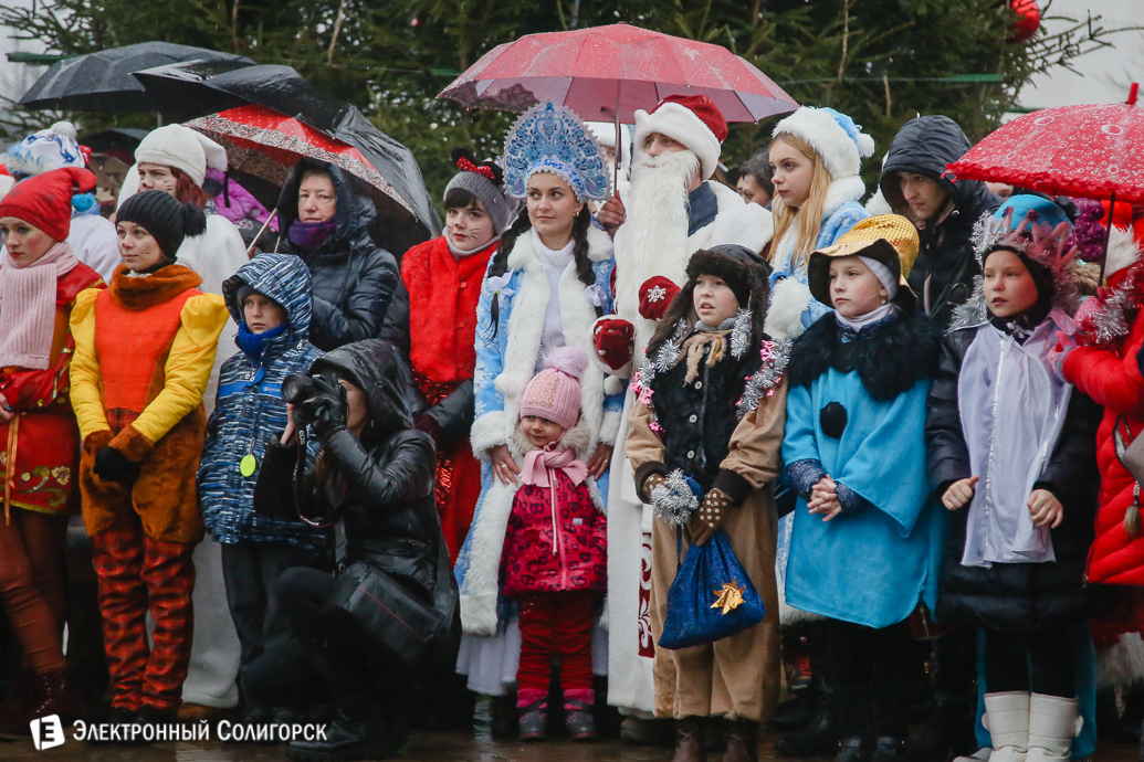 парад Дедов Морозов Солигорск