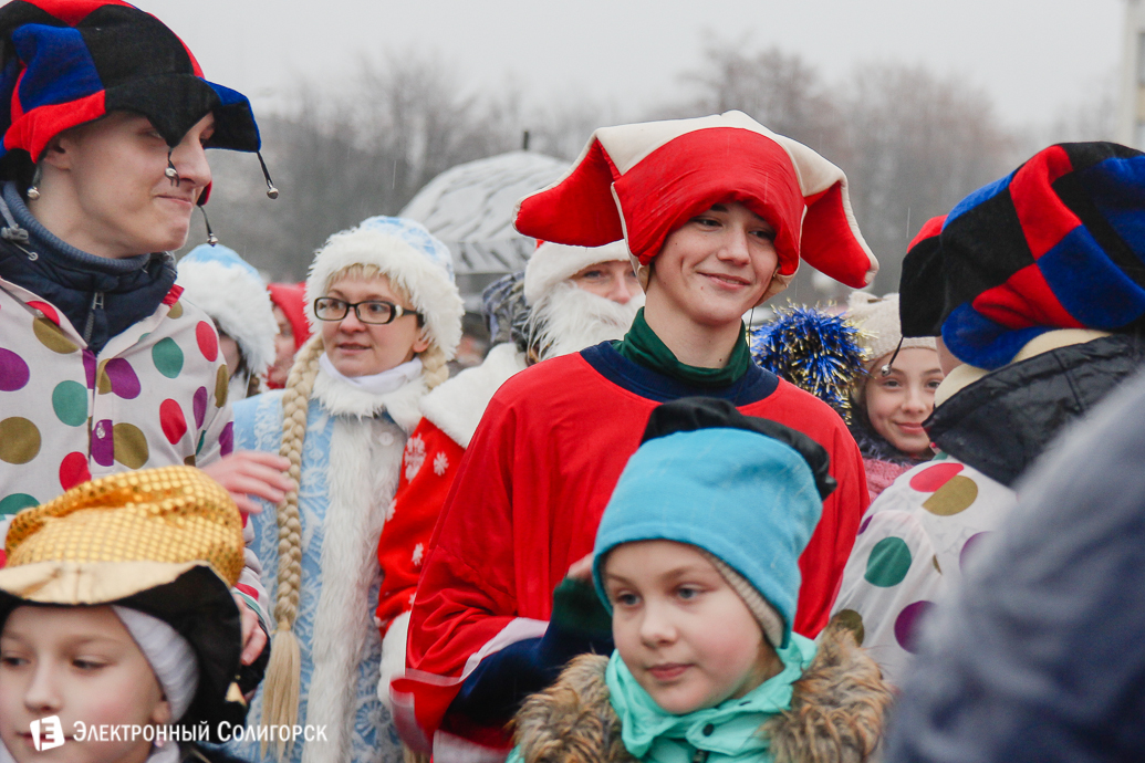 парад Дедов Морозов Солигорск