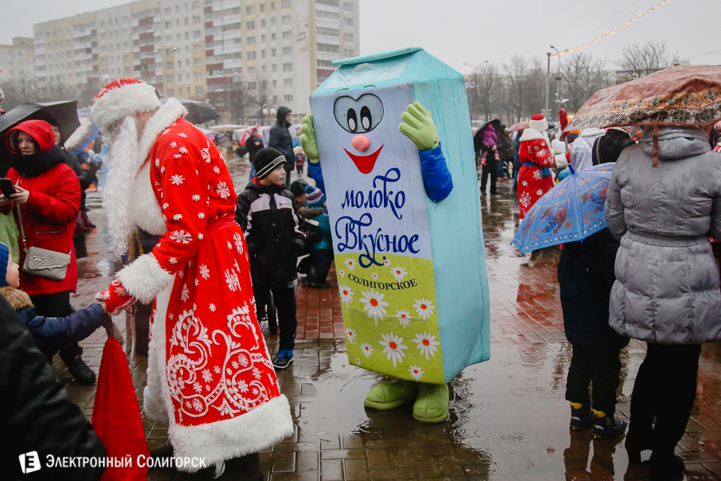 парад Дедов Морозов Солигорск
