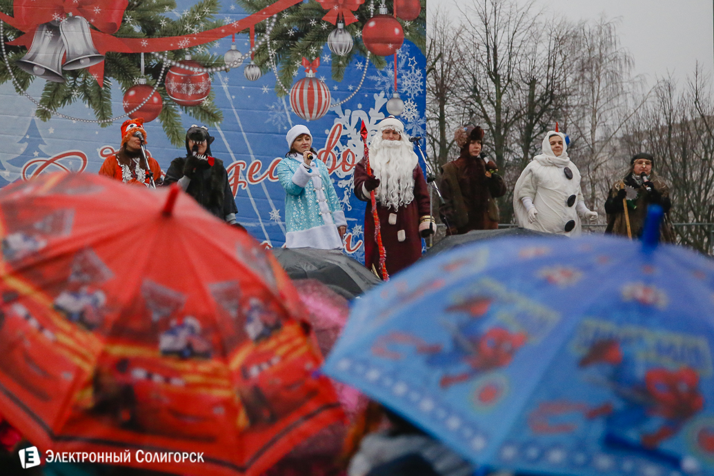 парад Дедов Морозов Солигорск