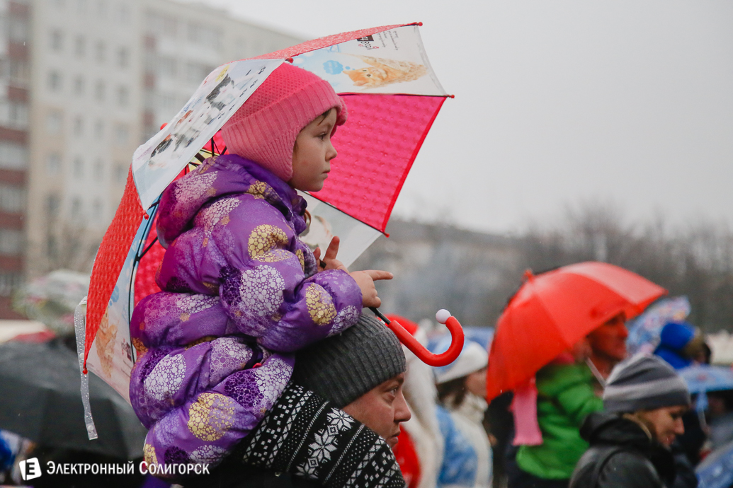 парад Дедов Морозов Солигорск