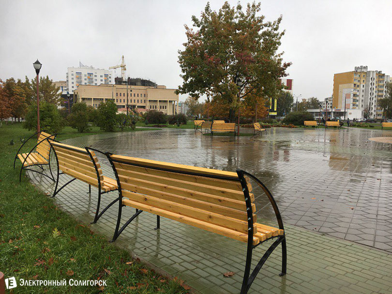 скамейки соборная площадь Солигорск