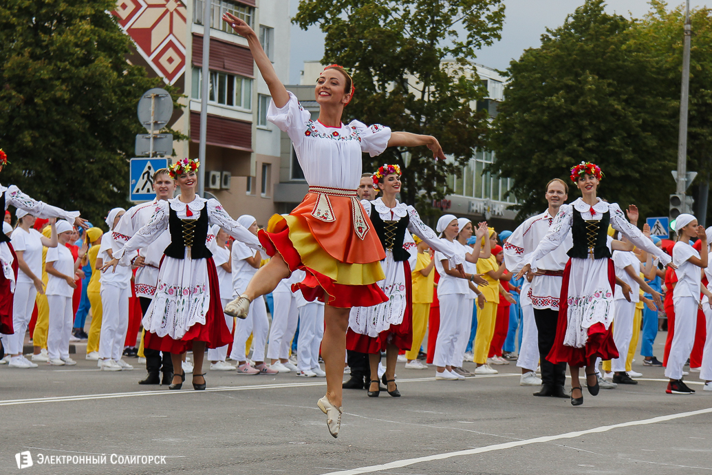 карнавальное шествие в солигорске