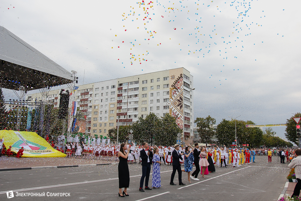 карнавальное шествие в солигорске