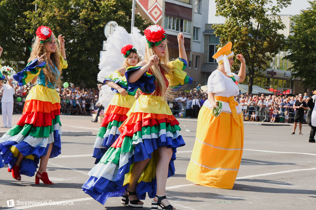 карнавальное шествие на день города солигорска