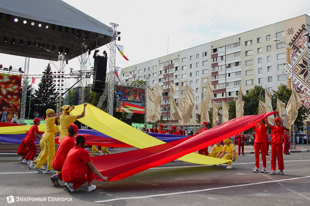 карнавальное шествие, солигорску 60