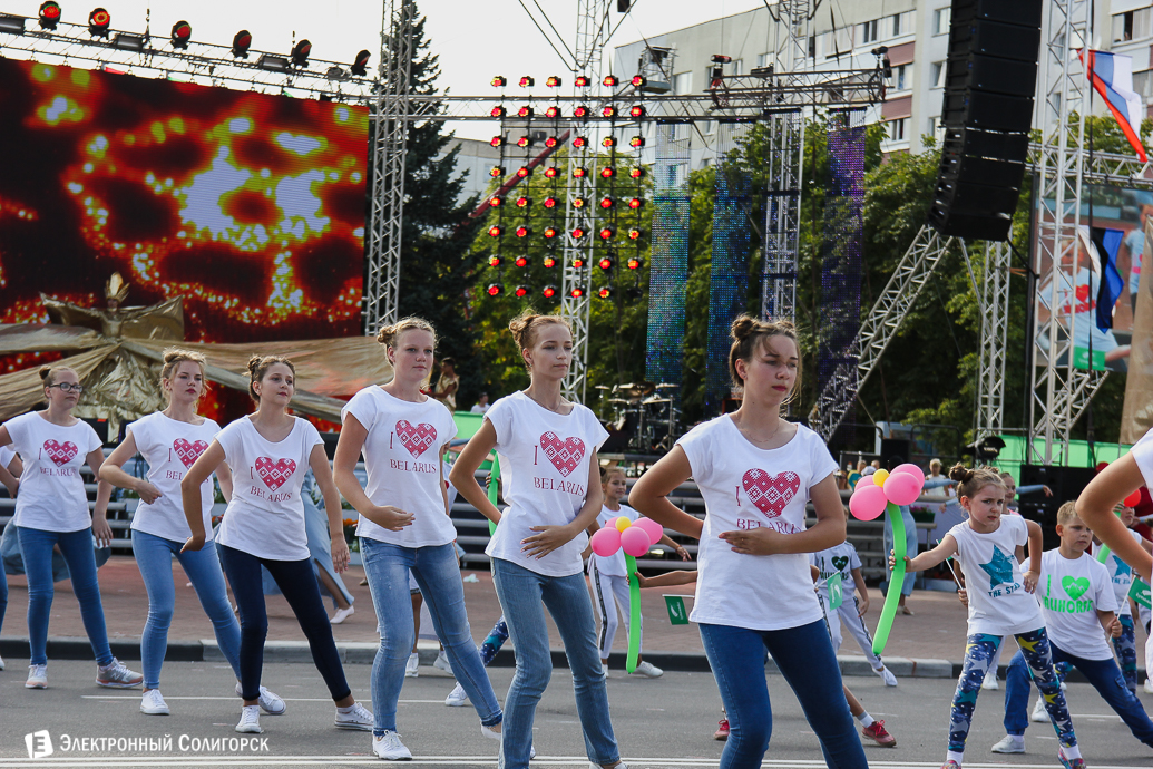 карнавальное шествие, солигорску 60