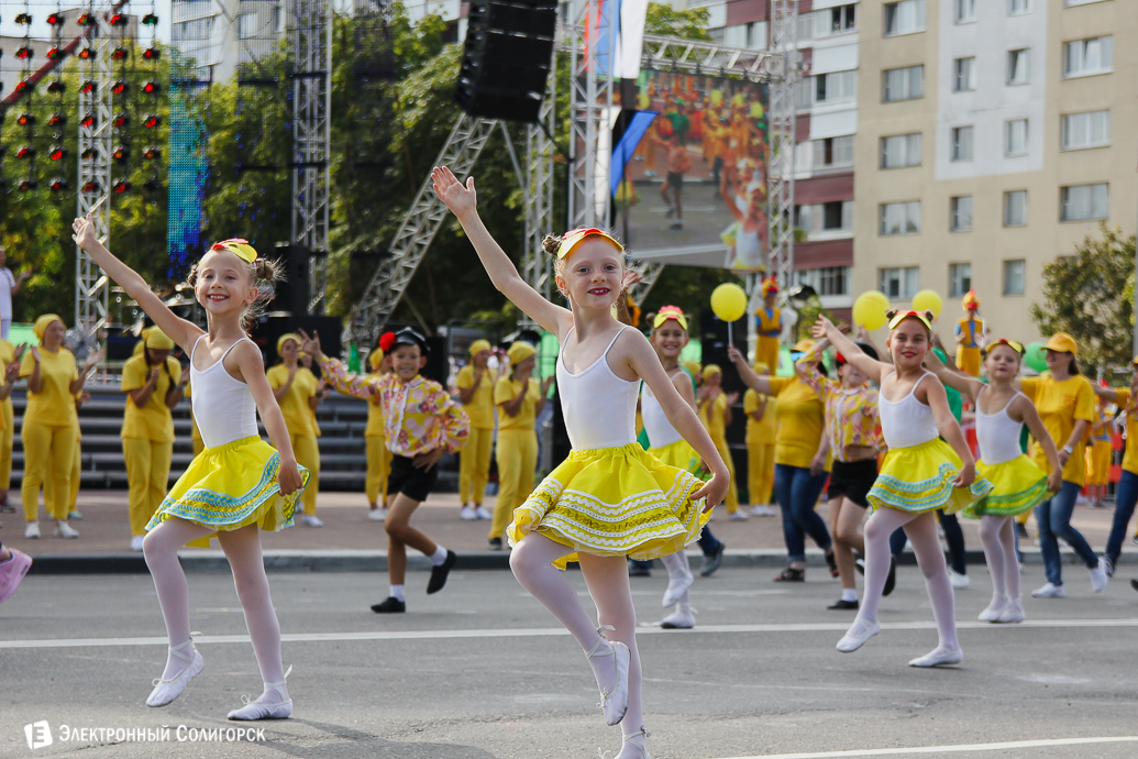 карнавальное шествие, солигорску 60