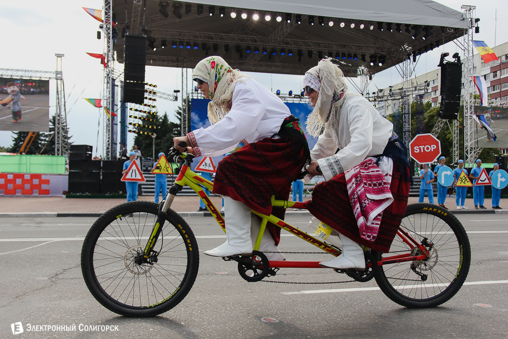 карнавальное шествие в солигорске