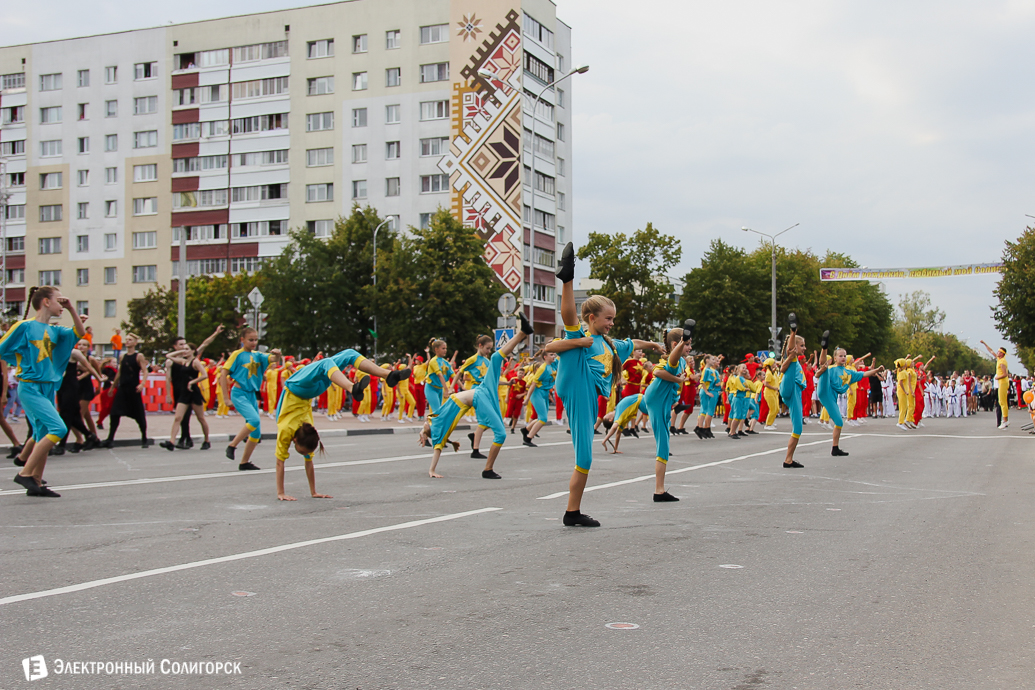 карнавальное шествие в солигорске