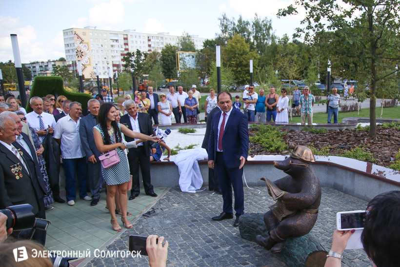 крот скульптура солигорск головатый