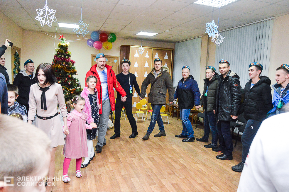 десантники в приюте