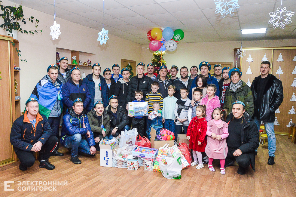 десантники в приюте