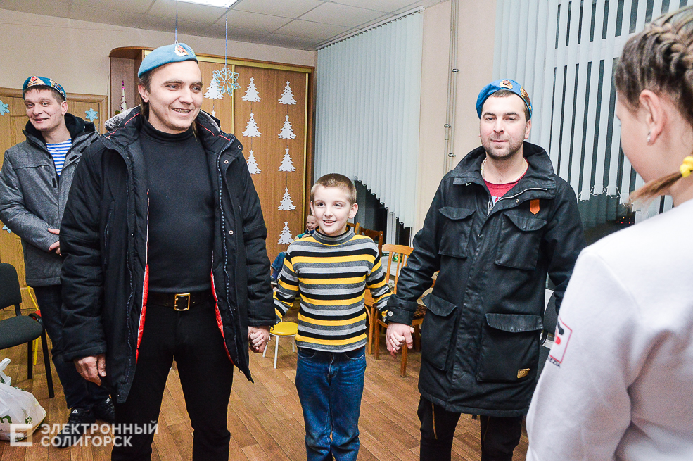 десантники в приюте