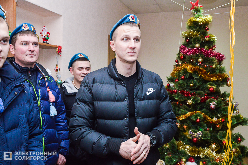 десантники в приюте